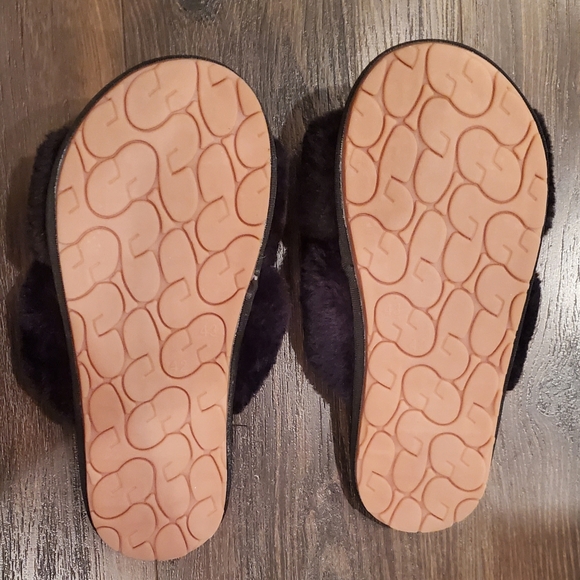 Fuzzy black slipper slides - Picture 5 of 6